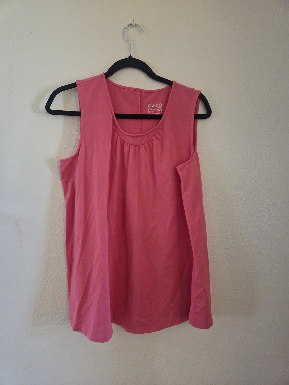 d&co. Pink Sleeveless Scoop-Neck Tank Top